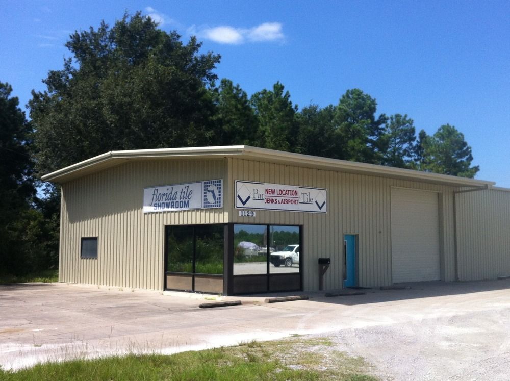 Retail / Distribution Warehouse: 1125 Saint Andrews Blvd, Panama City, FL 32405
